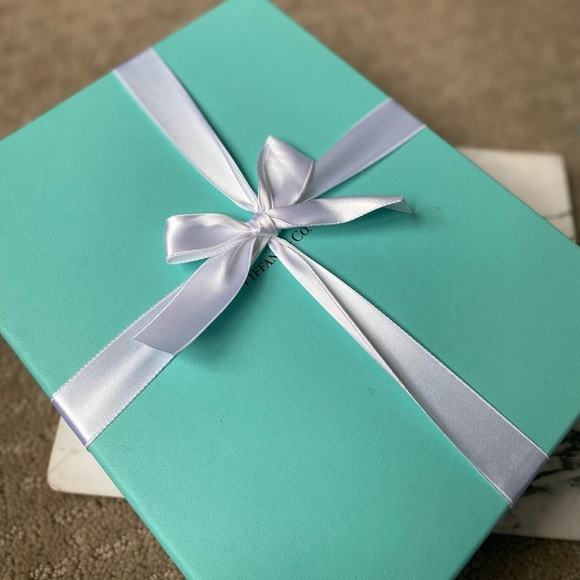 Brand NEW Tiffany HardWear Medium Link Necklace
in Yellow Gold - Picture 10 of 12